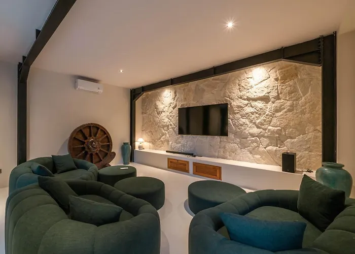 Casa Galicia - Spacious 7br Villa, Pool & Sunset Rooftop Villa *