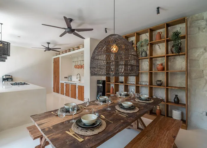 Casa Galicia - Spacious 7br Villa, Pool & Sunset Rooftop Canggu (Bali)