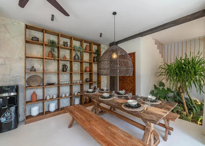 Casa Galicia - Spacious 7br Villa, Pool & Sunset Rooftop Villa Canggu (Bali)