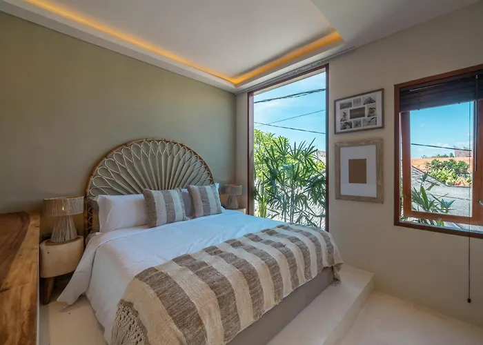 Casa Galicia - Spacious 7br Villa, Pool & Sunset Rooftop Canggu (Bali)