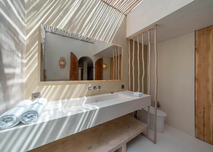 Casa Galicia - Spacious 7br Villa, Pool & Sunset Rooftop
