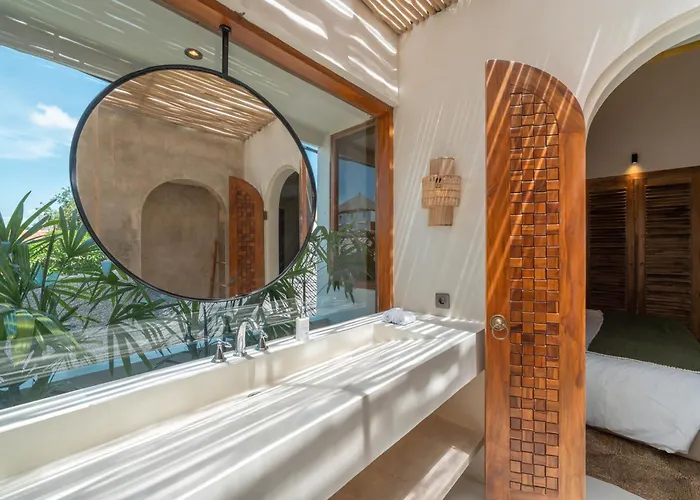 Villa Casa Galicia - Spacious 7br Villa, Pool & Sunset Rooftop Canggu (Bali)