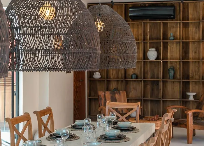Casa Galicia - Spacious 7br Villa, Pool & Sunset Rooftop Villa