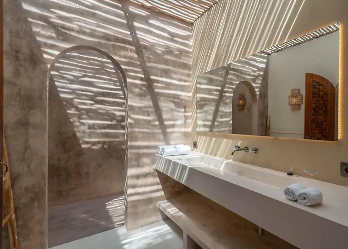 Casa Galicia - Spacious 7br Villa, Pool & Sunset Rooftop Villa *