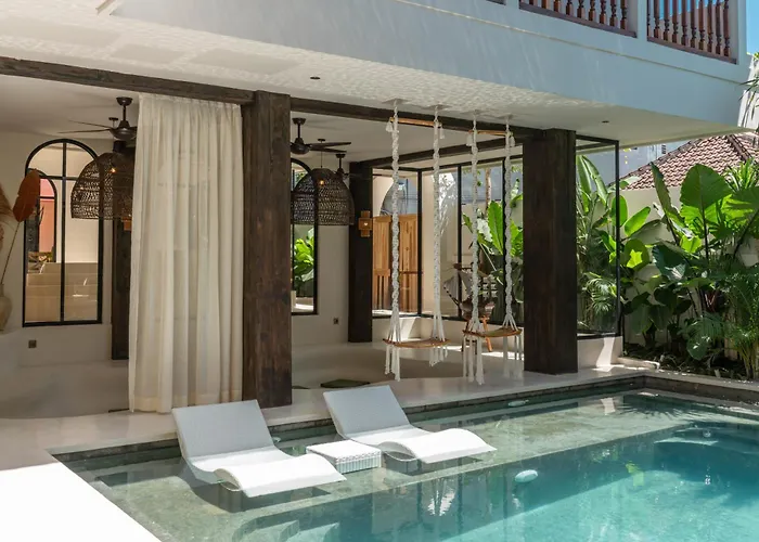 Casa Galicia - Spacious 7br Villa, Pool & Sunset Rooftop Villa Canggu (Bali)
