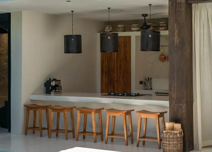Villa Casa Galicia - Spacious 7br Villa, Pool & Sunset Rooftop