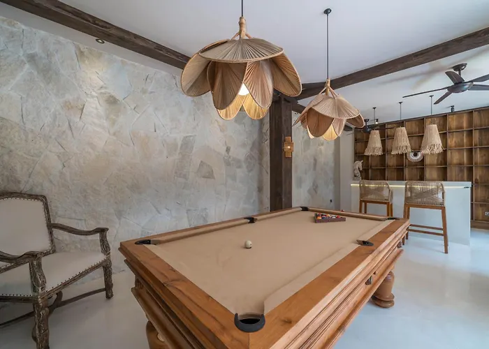 Villa Casa Galicia - Spacious 7br Villa, Pool & Sunset Rooftop Canggu (Bali)