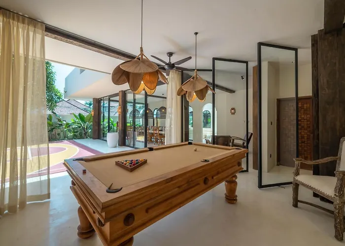 Casa Galicia - Spacious 7br Villa, Pool & Sunset Rooftop Canggu (Bali)