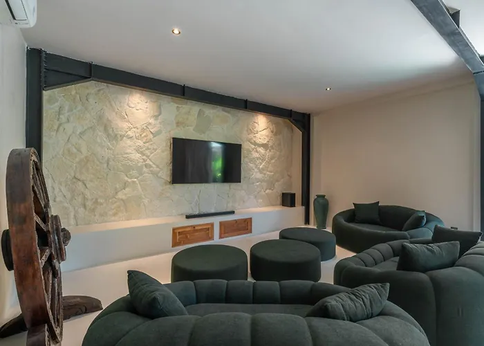 Casa Galicia - Spacious 7br Villa, Pool & Sunset Rooftop Villa *