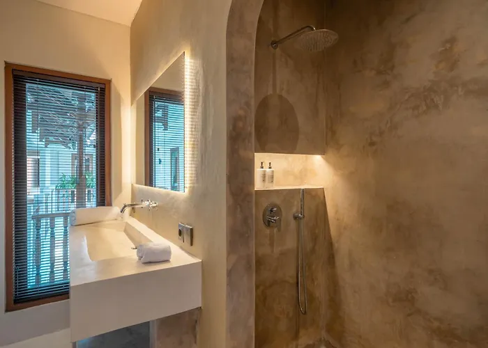 Villa Casa Galicia - Spacious 7br Villa, Pool & Sunset Rooftop Canggu (Bali)
