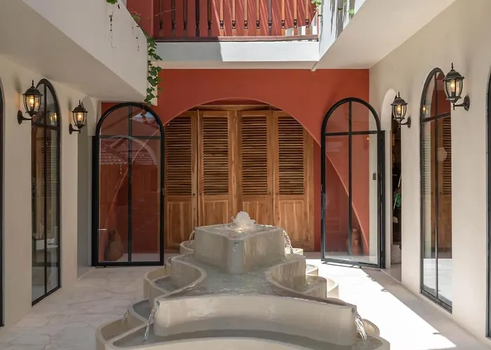 Casa Galicia - Spacious 7br Villa, Pool & Sunset Rooftop Villa Canggu (Bali)