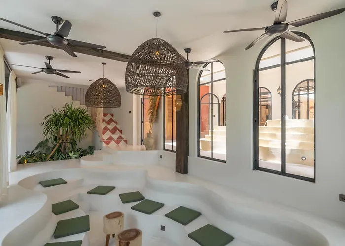 Casa Galicia - Spacious 7br Villa, Pool & Sunset Rooftop Canggu (Bali)