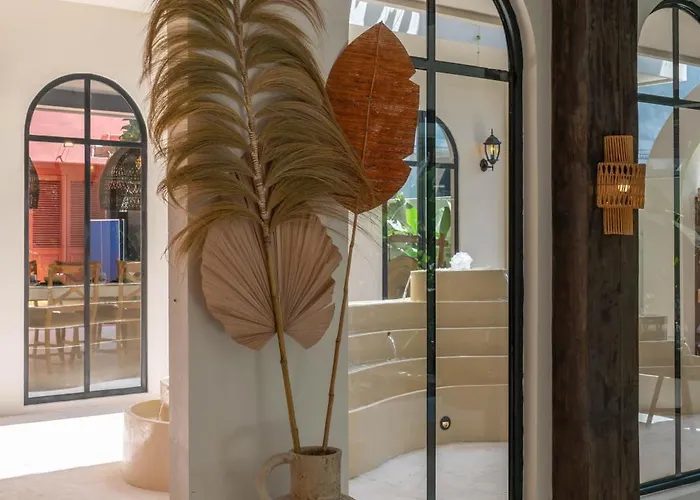 Casa Galicia - Spacious 7br Villa, Pool & Sunset Rooftop Canggu (Bali)