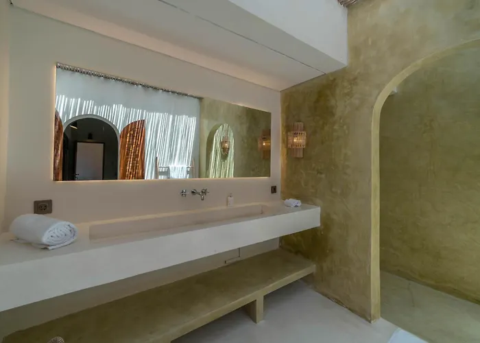 Villa Casa Galicia - Spacious 7br Villa, Pool & Sunset Rooftop Canggu (Bali)