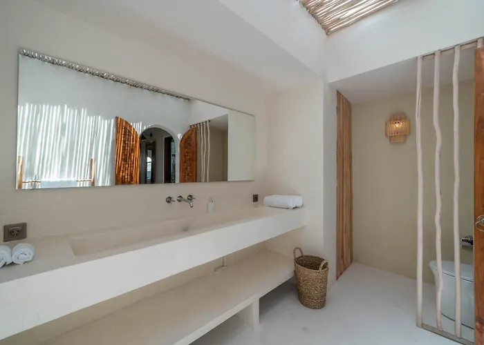 Casa Galicia - Spacious 7br Villa, Pool & Sunset Rooftop * Canggu (Bali)
