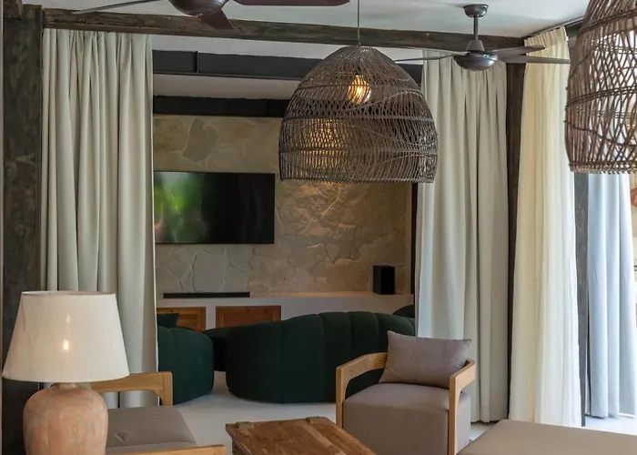 Villa Casa Galicia - Spacious 7br Villa, Pool & Sunset Rooftop *