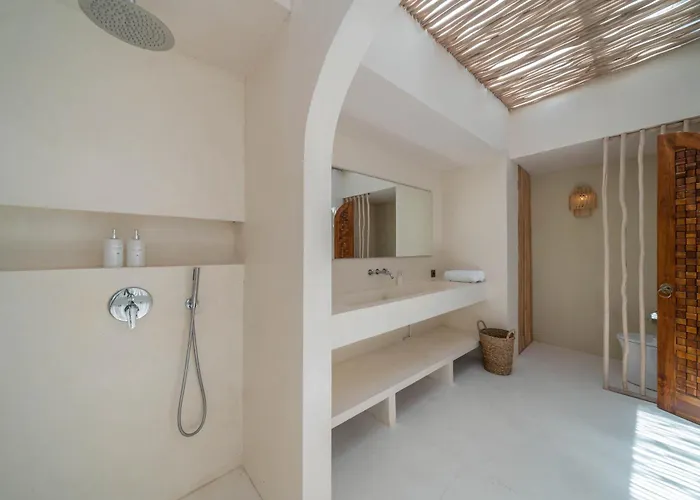 Casa Galicia - Spacious 7br Villa, Pool & Sunset Rooftop * Canggu (Bali)