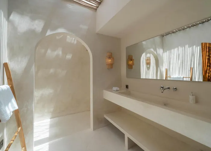 Casa Galicia - Spacious 7br Villa, Pool & Sunset Rooftop Villa *